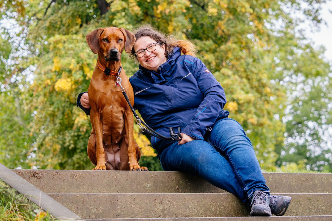 Rhodesian Ridgeback und Frauchen